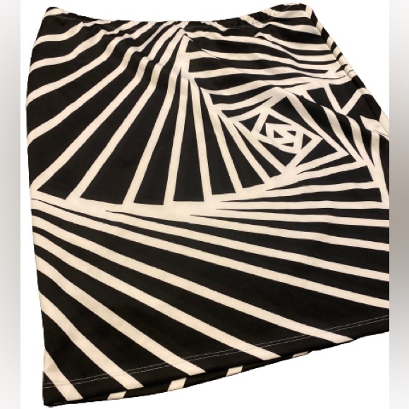 ASHLEY STEWART Black and White Abstract Mini Skirt Plus Sz 22/24 NWT - Picture 2 of 6